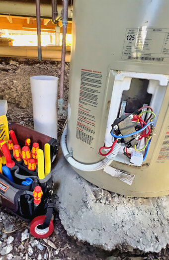 https://brentwoodhotwater.com.au/uploads/2025/06/electric-hot-water-system-49471.jpg