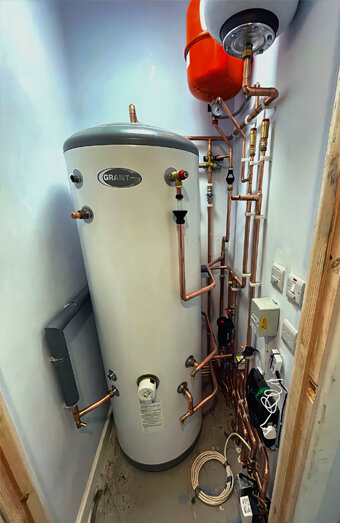https://brentwoodhotwater.com.au/uploads/2025/06/gas-hot-water-system-11703.jpg