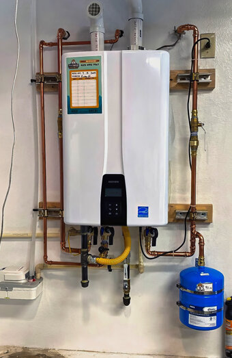 https://brentwoodhotwater.com.au/uploads/2025/06/instant-hot-water-systems-42978.jpg